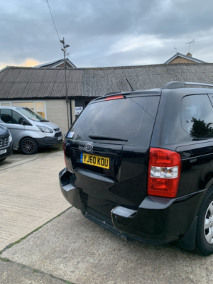 2010 Kia Sedona 2.2 Crdi 1 in Black — image 2
