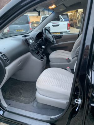 2010 Kia Sedona 2.2 Crdi 1 in Black — image 3