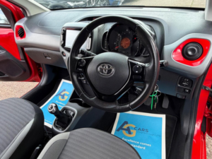 2020 Toyota Aygo 1.0 Vvt-I X-Play Euro 6 5dr in Red — image 3