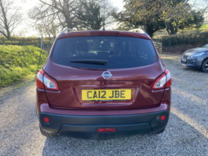 2012 Nissan Qashqai Hatch 1.5dci Tekna in Red — image 4