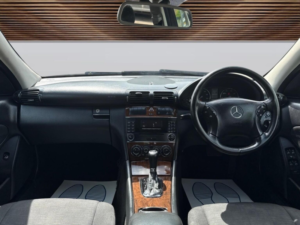 2006 Mercedes-Benz C Class 1.8 C180 Kompressor Classic Se 4dr in Silver — image 3