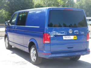 2024 Volkswagen Transporter T32 2.0 Tdi 150 Highline Lwb Kombi in Blue — image 5