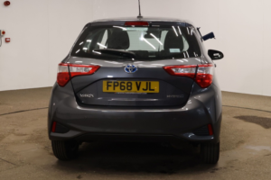 2018 Toyota Yaris 1.5 Vvt-H Icon in Grey — image 2