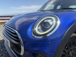 2020 MINI Hatch 1.5 5-Door Hatch Cooper Classic in Blue — image 2
