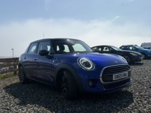 2020 MINI Hatch 1.5 5-Door Hatch Cooper Classic in Blue — image 4