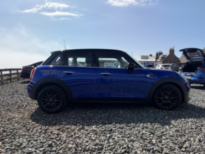 2020 MINI Hatch 1.5 5-Door Hatch Cooper Classic in Blue — image 5