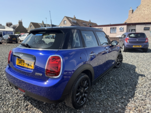 2020 MINI Hatch 1.5 5-Door Hatch Cooper Classic in Blue — image 6