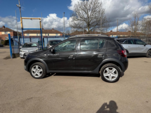 2015 Dacia Sandero Stepway 0.9 Tce Ambiance Euro 6 (s/s) 5dr in Black — image 4
