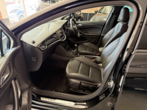 2018 Vauxhall Astra 1.6 I Turbo Gpf Elite Nav in Black — image 6