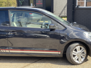 2017 Volkswagen Up! 1.0 Up! Beats in Black — image 6
