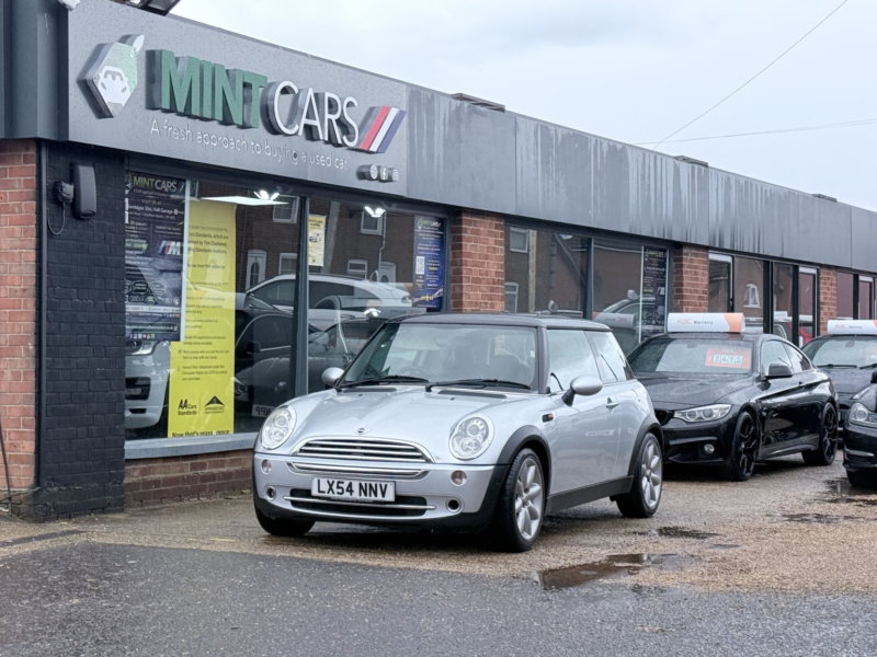 2004 MINI Hatch 1.6 One Hatch in Silver — image 1