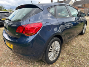 2011 Vauxhall Astra 1.7 Cdti Ecoflex Excite in Blue — image 4