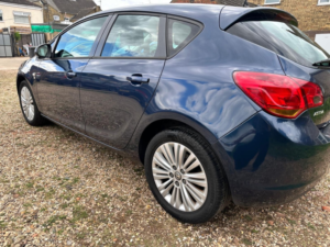 2011 Vauxhall Astra 1.7 Cdti Ecoflex Excite in Blue — image 5