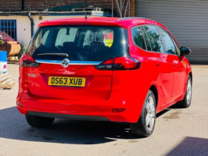 2013 Vauxhall Zafira Tourer 1.8 16v Exclusiv Euro 5 5dr in Red — image 4