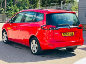 2013 Vauxhall Zafira Tourer 1.8 16v Exclusiv Euro 5 5dr in Red — image 5