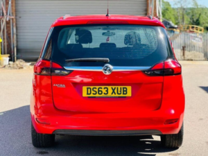 2013 Vauxhall Zafira Tourer 1.8 16v Exclusiv Euro 5 5dr in Red — image 6