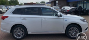 2020 Mitsubishi Outlander 2.4h Twinmotor 13.8kwh Dynamic SUV 5dr Petrol Plug-In Hybrid CVT 4WD Euro 6 (s/s) (224 Ps) in White — image 3