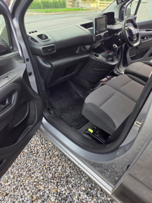 2019 Peugeot Partner 1.6 Bluehdi 1000 Professional Standard Panel Van 5dr Diesel Manual Swb Euro 6 (s/s) (100 Bhp) in Grey — image 2