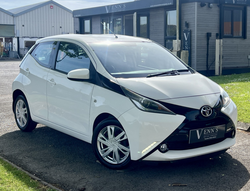 2015 Toyota Aygo 1.0 Vvt-I X-Pression Automatic in White — image 1