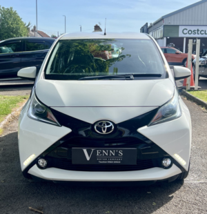 2015 Toyota Aygo 1.0 Vvt-I X-Pression Automatic in White — image 2