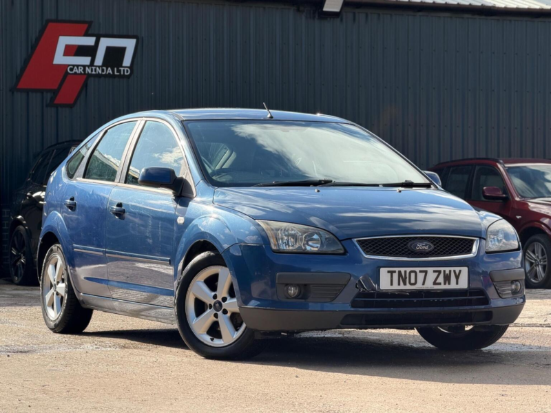 2007 Ford Focus 1.6 Zetec Climate 5dr in Blue — image 1