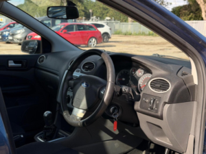 2007 Ford Focus 1.6 Zetec Climate 5dr in Blue — image 2