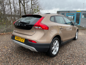 2014 Volvo V40 Cross Country 1.6 D2 Lux Euro 5 (s/s) 5dr in Bronze — image 3