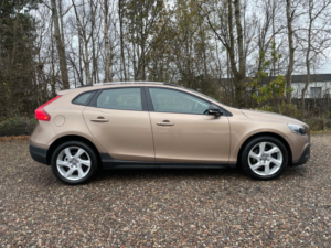 2014 Volvo V40 Cross Country 1.6 D2 Lux Euro 5 (s/s) 5dr in Bronze — image 5