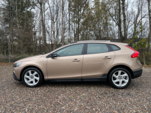 2014 Volvo V40 Cross Country 1.6 D2 Lux Euro 5 (s/s) 5dr in Bronze — image 6