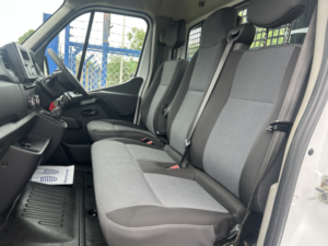 2020 Nissan Nv400 2.3 Dci 35 Acenta Dropside in White — image 6