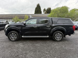 2016 Nissan Navara 2.3 Dci N-Connecta in Black — image 5