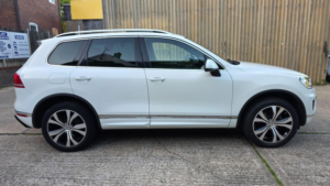 2015 Volkswagen Touareg 3.0 Tdi V6 Bluemotion Tech R-Line Tiptronic 4WD Euro 6 (s/s) 5dr in White — image 5