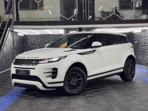 2019 Land Rover Range Rover Evoque 2.0 D150 R-Dynamic Fwd Euro 6 (s/s) 5dr in White — image 3