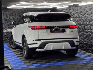 2019 Land Rover Range Rover Evoque 2.0 D150 R-Dynamic Fwd Euro 6 (s/s) 5dr in White — image 4