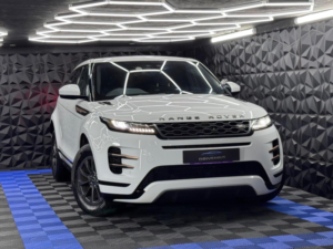 2019 Land Rover Range Rover Evoque 2.0 D150 R-Dynamic Fwd Euro 6 (s/s) 5dr in White — image 5
