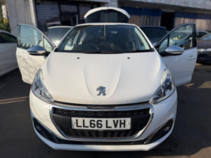 2016 Peugeot 208 1.2 Puretech Allure Euro 6 5dr in White — image 2