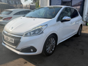 2016 Peugeot 208 1.2 Puretech Allure Euro 6 5dr in White — image 3