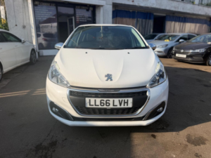 2016 Peugeot 208 1.2 Puretech Allure Euro 6 5dr in White — image 6