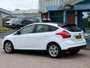 2014 Ford Focus 1.6 Tdci Titanium Navigator Euro 5 (s/s) 5dr in White — image 4