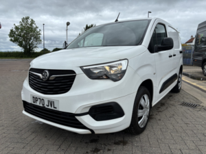 2020 Vauxhall Combo 1.6 Turbo D 2300 Sportive in White — image 3