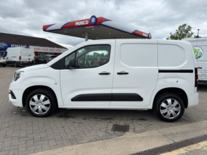 2020 Vauxhall Combo 1.6 Turbo D 2300 Sportive in White — image 4