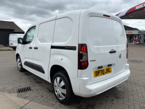 2020 Vauxhall Combo 1.6 Turbo D 2300 Sportive in White — image 5