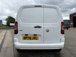 2020 Vauxhall Combo 1.6 Turbo D 2300 Sportive in White — image 6