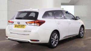 2016 Toyota Auris 1.8 Vvt-H Excel Touring Sports CVT Euro 6 (s/s) 5dr (safety Sense) in White — image 5
