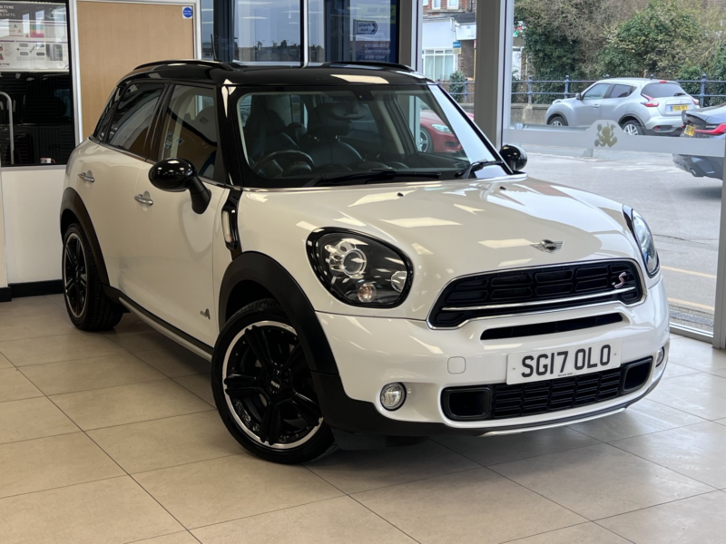 2017 MINI Countryman 1.6 Cooper S All4 Countryman in White — image 1