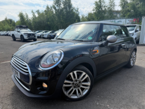2017 MINI Hatch 1.5 Cooper Seven Hatchback 3dr Petrol Manual Euro 6 (s/s) (136 Ps) in Black — image 3