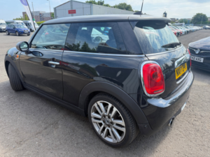 2017 MINI Hatch 1.5 Cooper Seven Hatchback 3dr Petrol Manual Euro 6 (s/s) (136 Ps) in Black — image 4