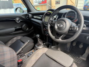 2017 MINI Hatch 1.5 Cooper Seven Hatchback 3dr Petrol Manual Euro 6 (s/s) (136 Ps) in Black — image 5