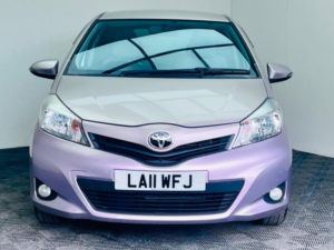 2011 Toyota Yaris 1.33 Dual Vvt-I Tr Multidrive S Euro 5 5dr in Pink — image 2