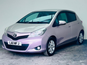 2011 Toyota Yaris 1.33 Dual Vvt-I Tr Multidrive S Euro 5 5dr in Pink — image 3